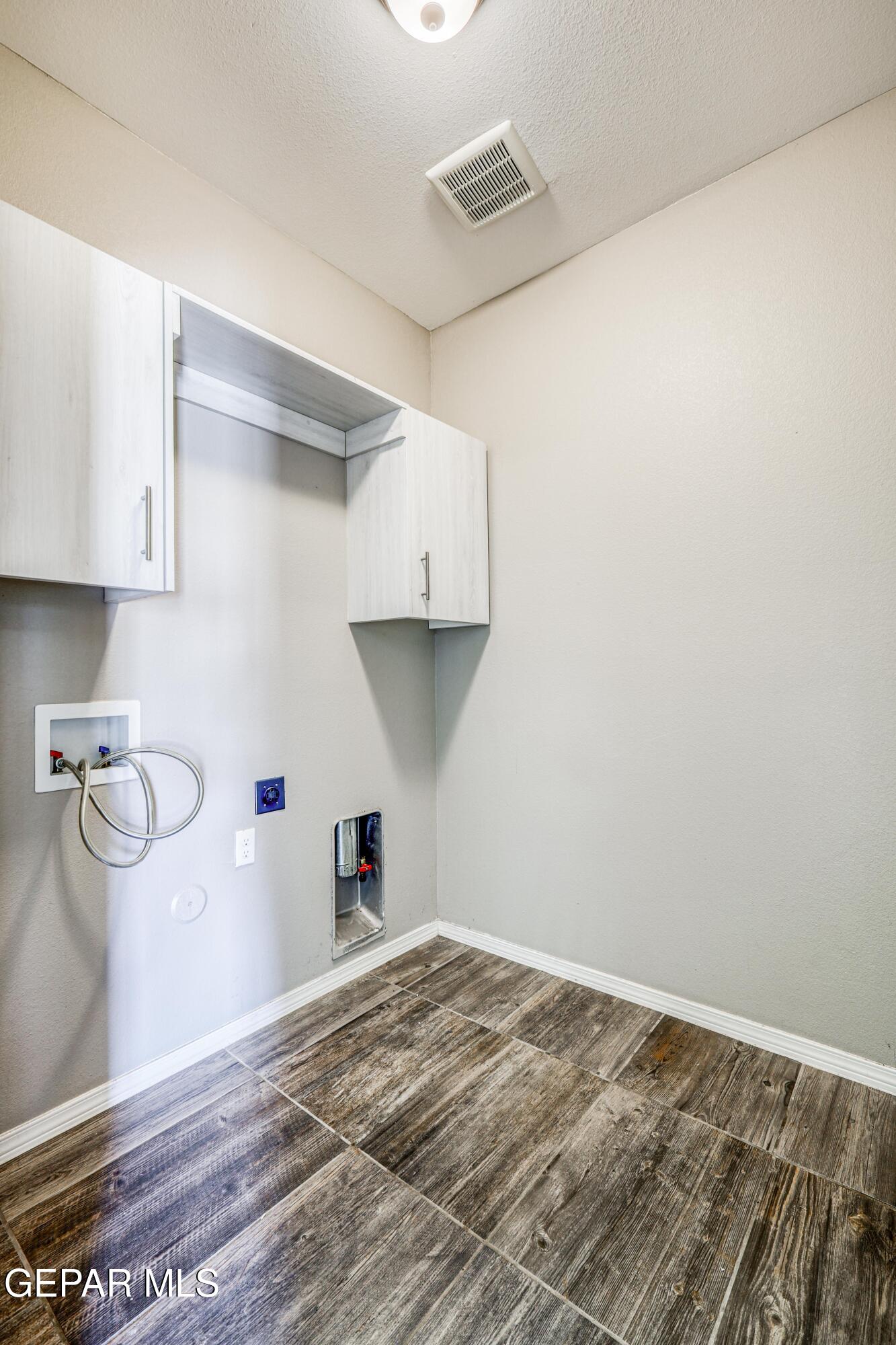 964 Penrith Street El Paso, TX 79928 - Photo 26 of 62 a bedroom with a bed and a white cabinets