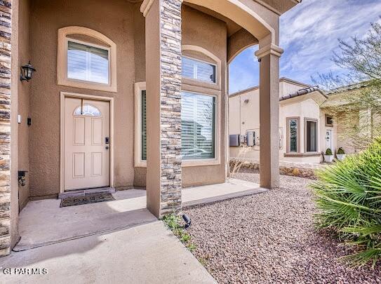 964 Penrith Street El Paso, TX 79928 - Photo 5 of 62 a front view of a house with a porch