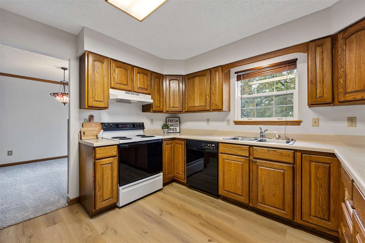6925 Rockingham Drive Southwest Cedar Rapids, IA 52404 - Photo 12 of 44 Gallery Image 12
