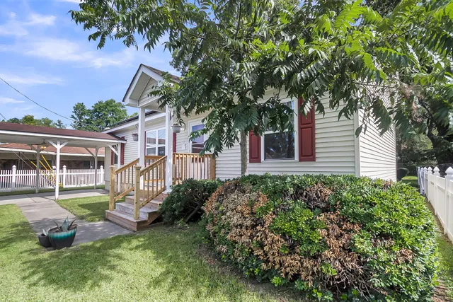 $449,900 | 916 Hillsboro Drive, Charleston, SC 29407