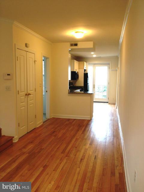 410 Ridge Street Northwest Washington, DC 20001 - Photo 5 of 10 Living Room