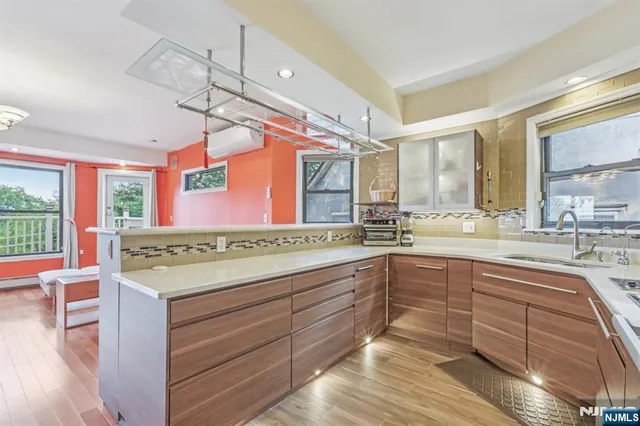 $1,480,000 | 32 Hudson Terrace, Edgewater, NJ 07020