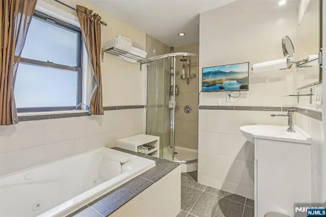 $1,480,000 | 32 Hudson Terrace, Edgewater, NJ 07020