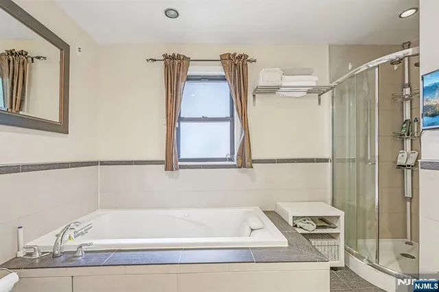 $1,480,000 | 32 Hudson Terrace, Edgewater, NJ 07020