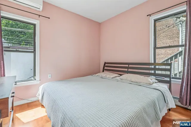 $1,480,000 | 32 Hudson Terrace, Edgewater, NJ 07020