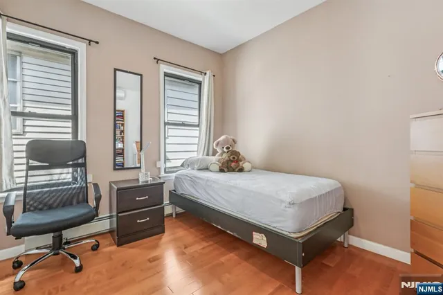 $1,480,000 | 32 Hudson Terrace, Edgewater, NJ 07020