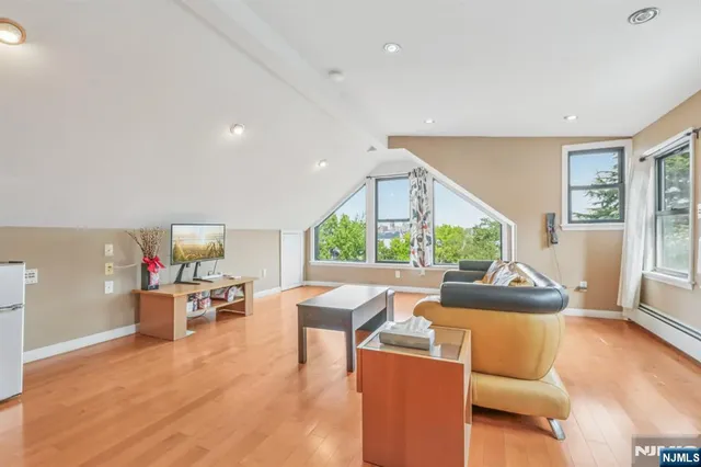 $1,480,000 | 32 Hudson Terrace, Edgewater, NJ 07020