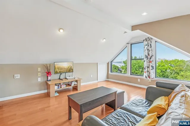 $1,480,000 | 32 Hudson Terrace, Edgewater, NJ 07020