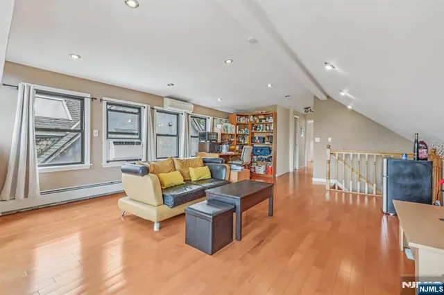 $1,480,000 | 32 Hudson Terrace, Edgewater, NJ 07020