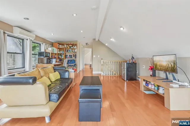 $1,480,000 | 32 Hudson Terrace, Edgewater, NJ 07020