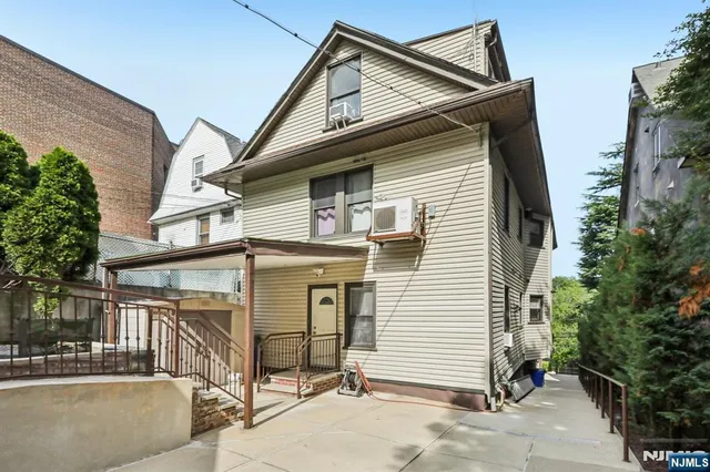 $1,480,000 | 32 Hudson Terrace, Edgewater, NJ 07020