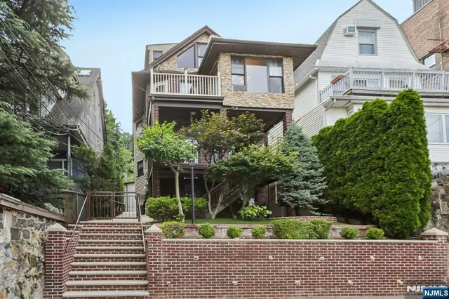$1,480,000 | 32 Hudson Terrace, Edgewater, NJ 07020