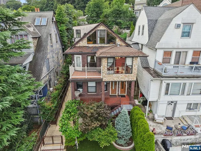 $1,480,000 | 32 Hudson Terrace, Edgewater, NJ 07020