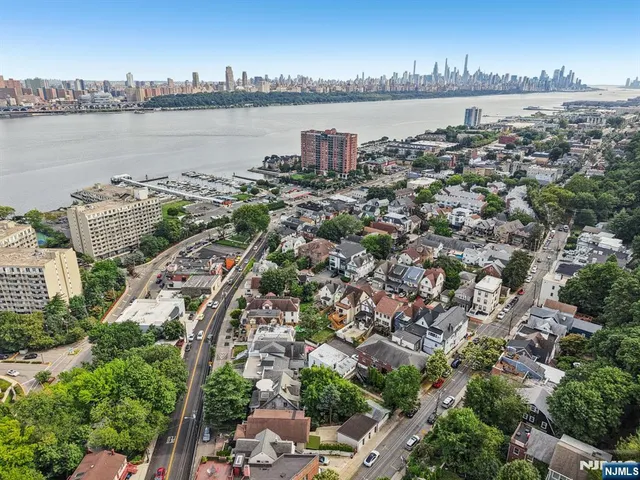 $1,480,000 | 32 Hudson Terrace, Edgewater, NJ 07020