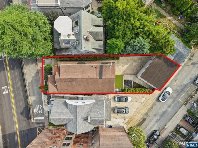 $1,480,000 | 32 Hudson Terrace, Edgewater, NJ 07020