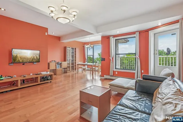 $1,480,000 | 32 Hudson Terrace, Edgewater, NJ 07020