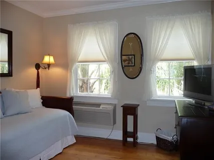 $1,325 | 3300 St Charles Avenue, Unit 27, New Orleans, LA 70115