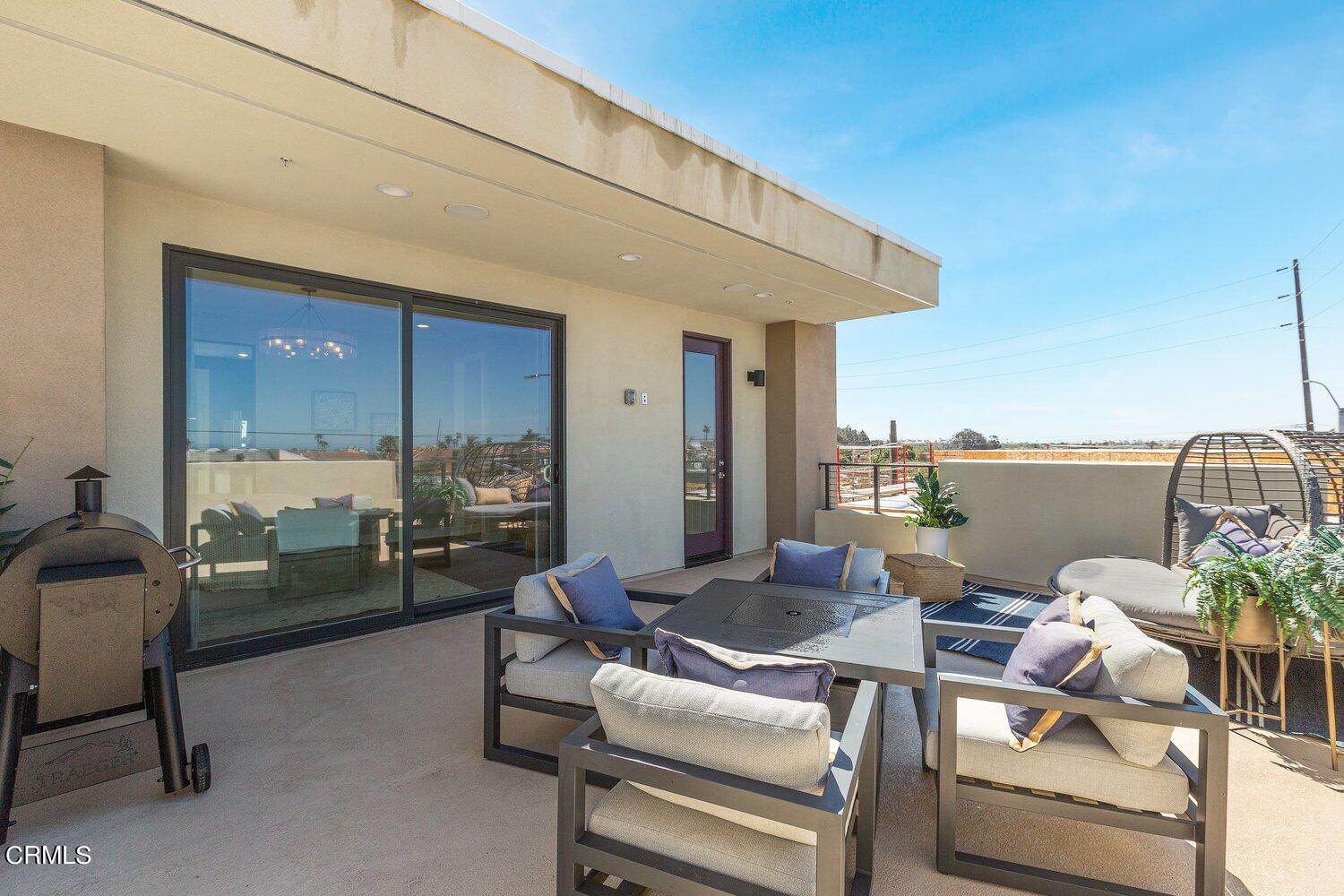 1030 Harbor Boulevard Oxnard, CA 93035 - Photo 14 of 24 a living room with furniture