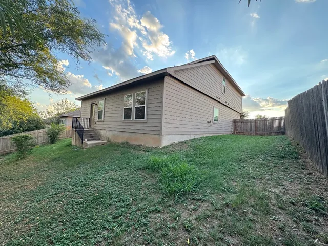 $2,000 | 117 Kemah Lane, Kyle, TX 78640