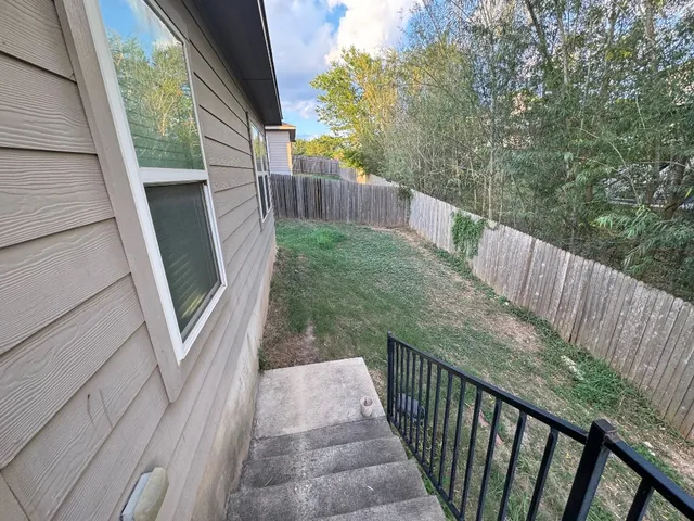 $2,000 | 117 Kemah Lane, Kyle, TX 78640