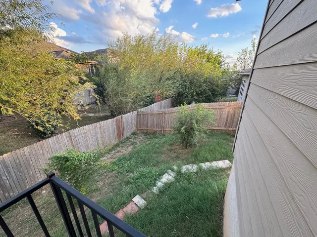 $2,000 | 117 Kemah Lane, Kyle, TX 78640