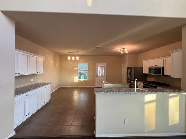 $2,000 | 117 Kemah Lane, Kyle, TX 78640