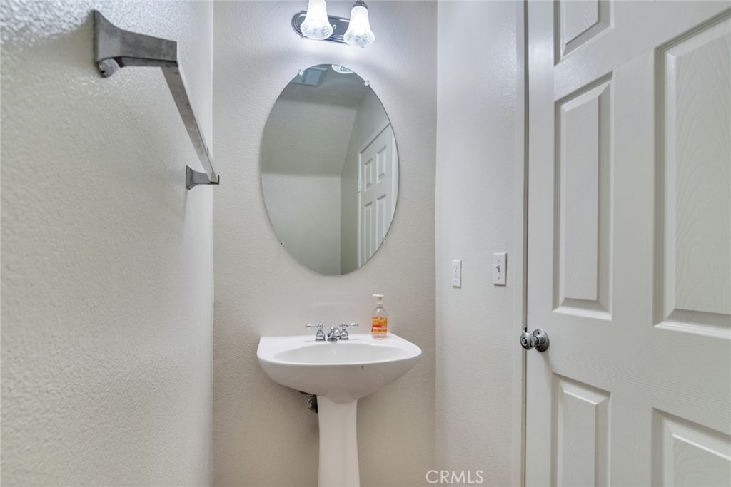 4543 Riverscape Drive Riverside, CA 92505 - Photo 13 of 25 a bathroom with a sink and a mirror