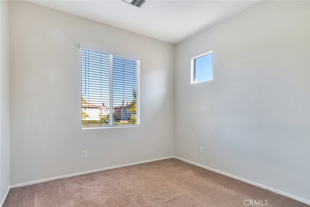 4543 Riverscape Drive Riverside, CA 92505 - Photo 20 of 25 an empty room with a window
