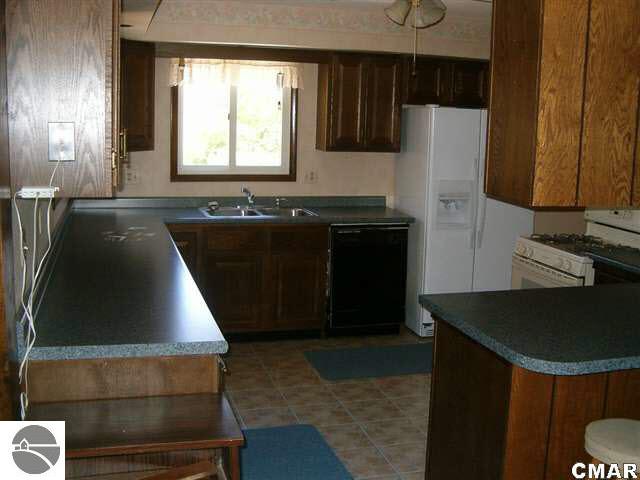 11090 Cedar Road Lake, MI 48632 - Photo 7 of 11 1771135-6.JPG