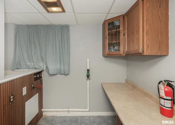 an empty room with a empty space and a ceiling fan