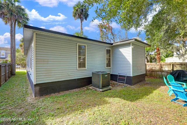 a view of a back yard of the house