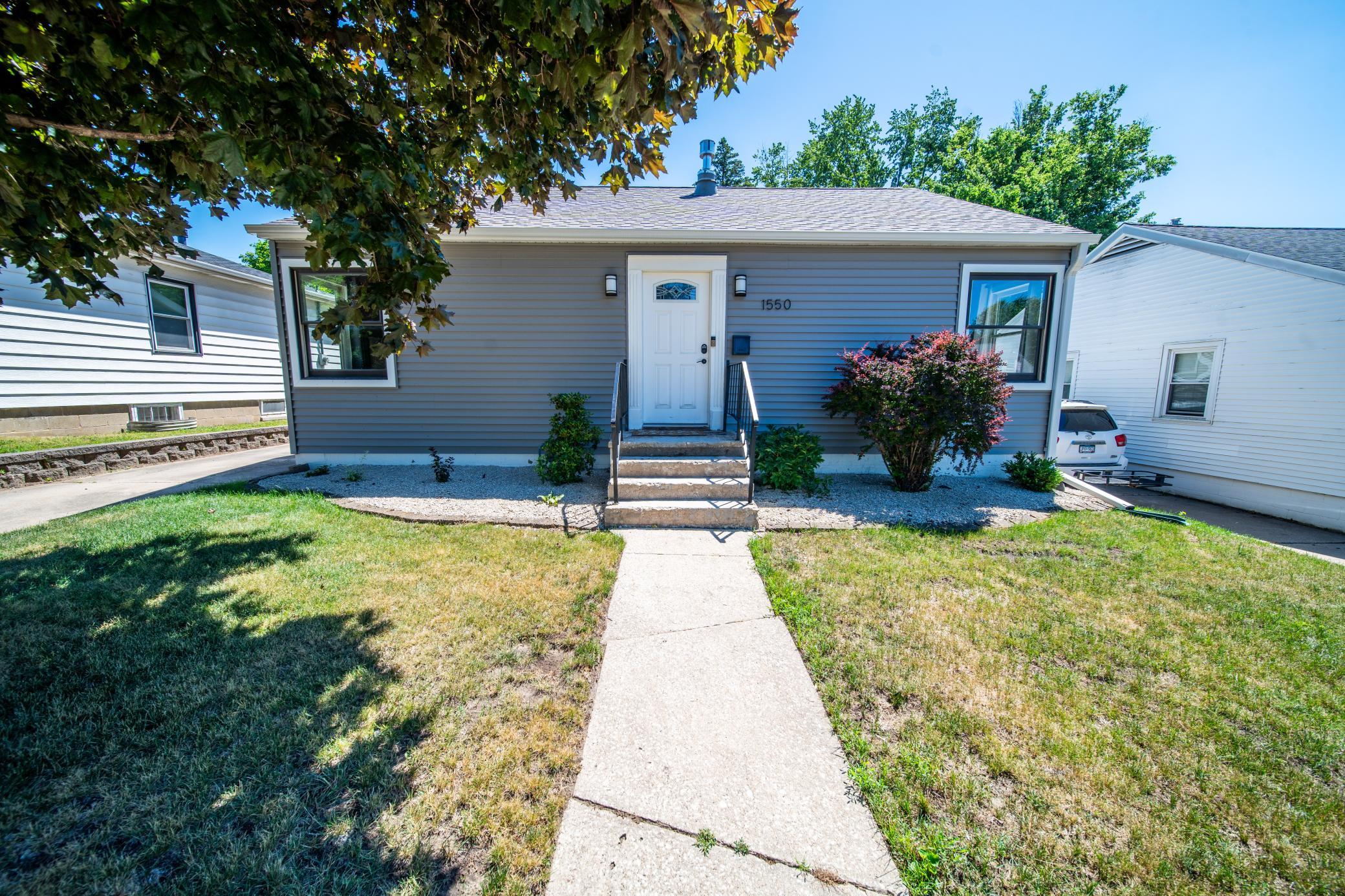 1550 7 1/2 Avenue Northeast Rochester, MN 55906 - Photo 2 of 67