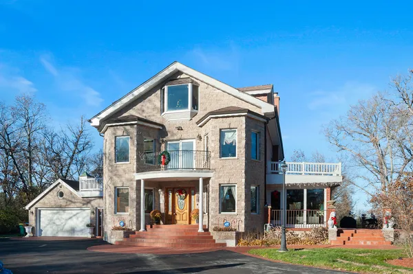 $1,095,000 | 300 North Bradley Road, Libertyville, IL 60048