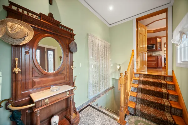 $1,095,000 | 300 North Bradley Road, Libertyville, IL 60048