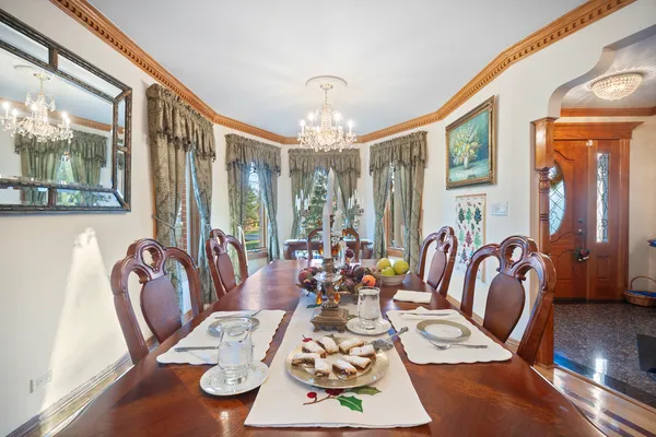 $1,095,000 | 300 North Bradley Road, Libertyville, IL 60048