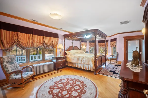 $1,095,000 | 300 North Bradley Road, Libertyville, IL 60048