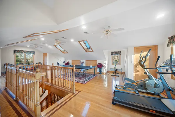 $1,095,000 | 300 North Bradley Road, Libertyville, IL 60048