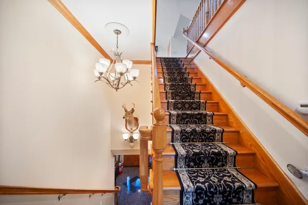 $1,095,000 | 300 North Bradley Road, Libertyville, IL 60048