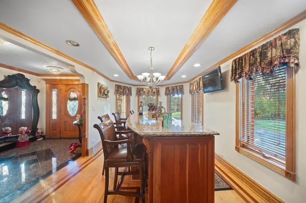 $1,095,000 | 300 North Bradley Road, Libertyville, IL 60048