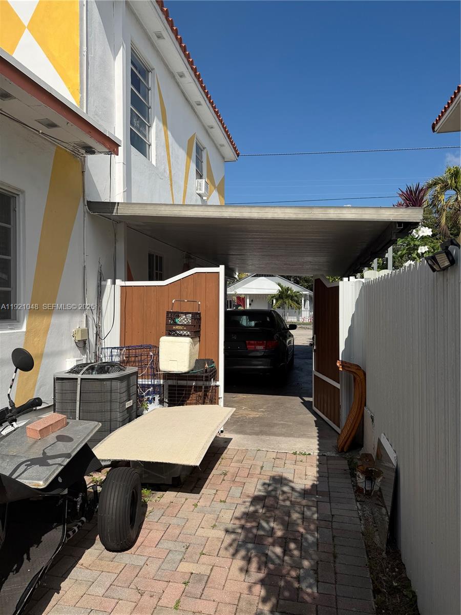 990 Southwest 9th Street Miami, FL 33130 - Photo 13 of 15 a barbeque area with table and chairs