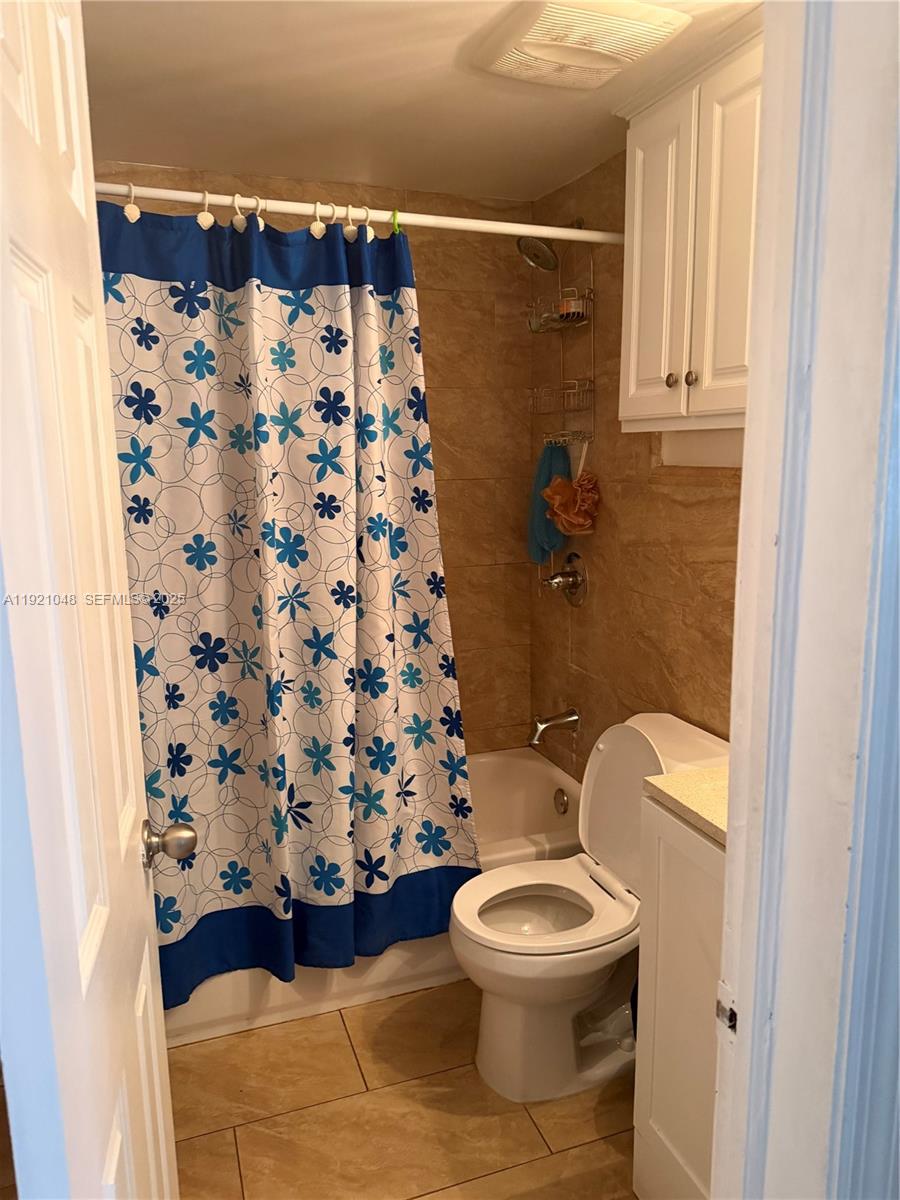 990 Southwest 9th Street Miami, FL 33130 - Photo 5 of 15 a bathroom with a toilet and a shower