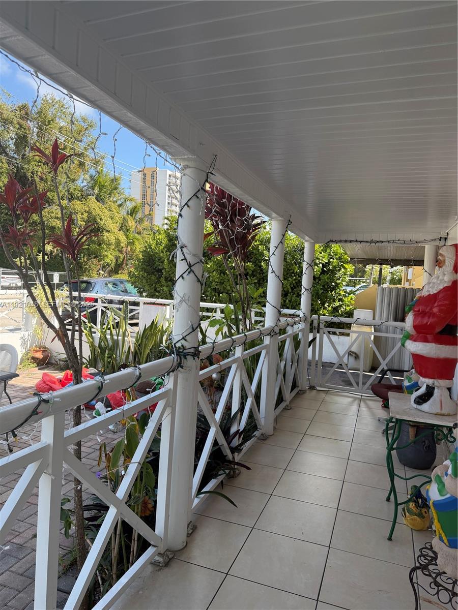 990 Southwest 9th Street Miami, FL 33130 - Photo 8 of 15 a view of a chairs and table in a patio