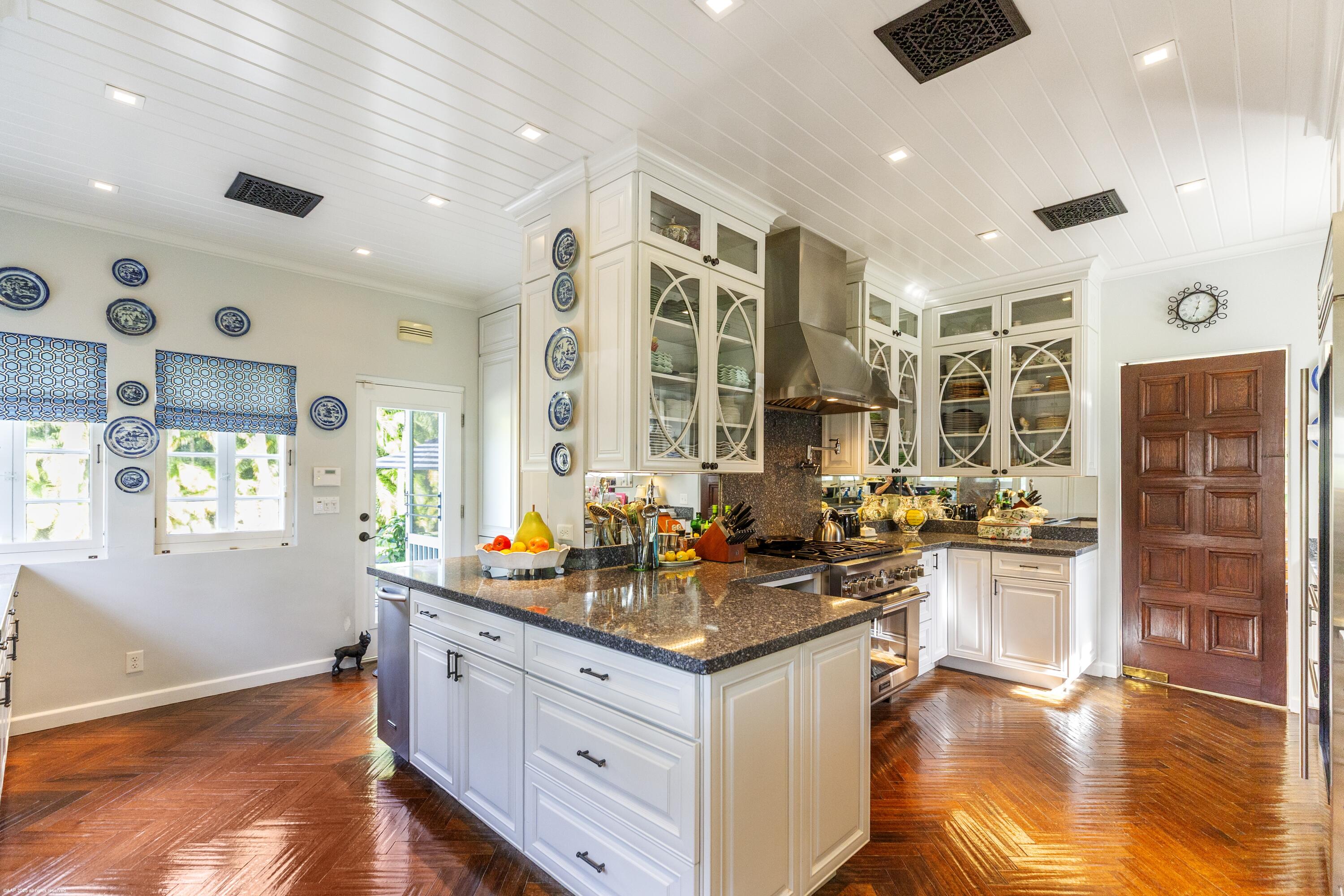 245 Valencia Road West Palm Beach, FL 33401 - Photo 15 of 39 245 Valencia Rd 027