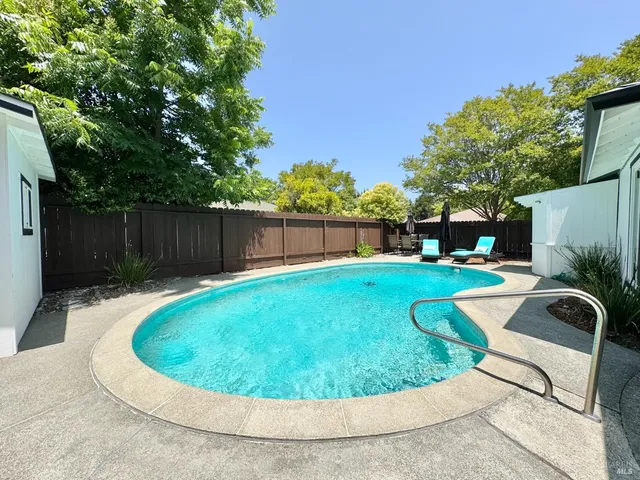 $799,000 | 2300 West Park Avenue, Napa, CA 94558