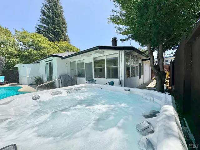 $799,000 | 2300 West Park Avenue, Napa, CA 94558