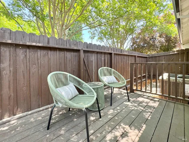 $799,000 | 2300 West Park Avenue, Napa, CA 94558