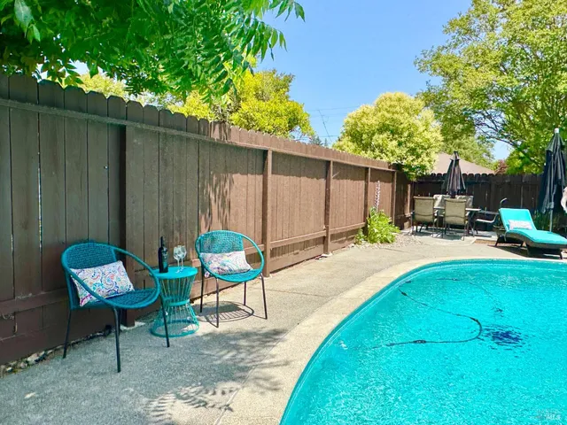 $799,000 | 2300 West Park Avenue, Napa, CA 94558