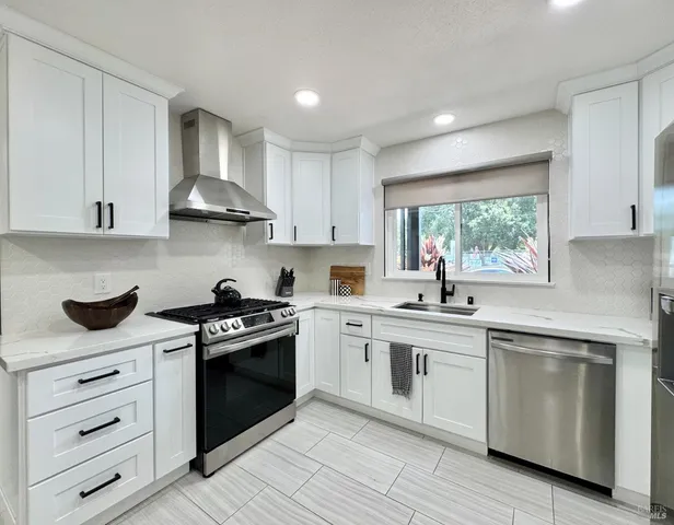 $799,000 | 2300 West Park Avenue, Napa, CA 94558