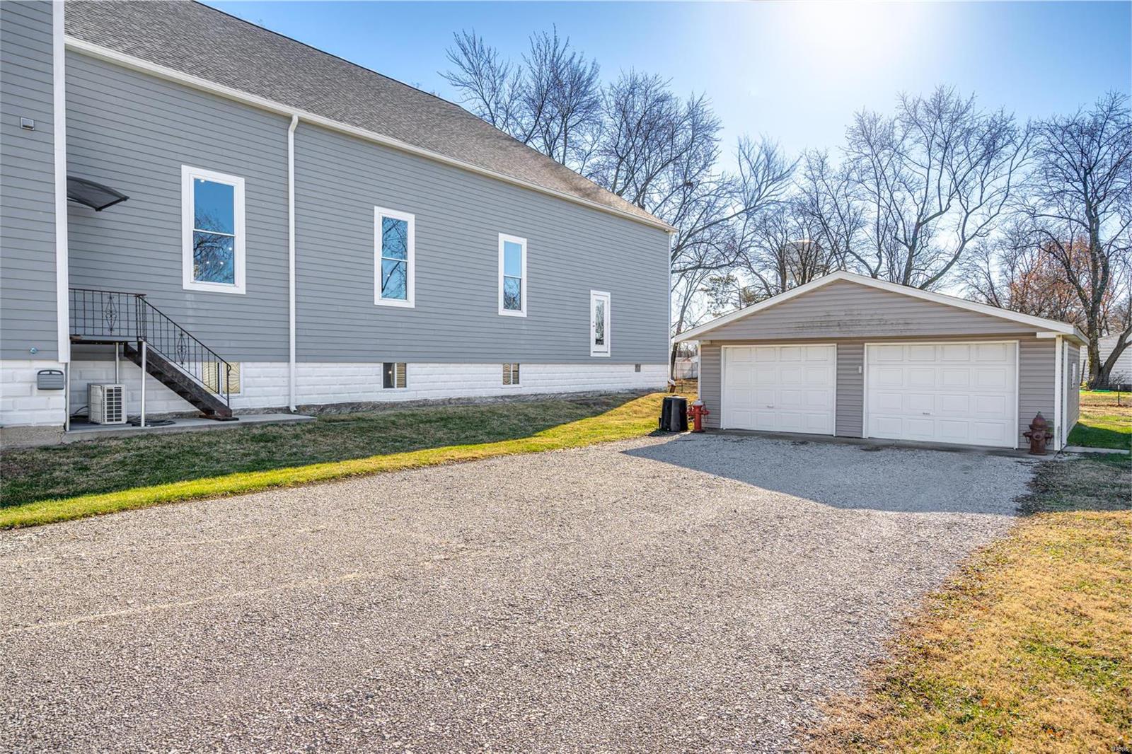 200 West Spring Street Staunton, IL 62088 - Photo 33 of 37