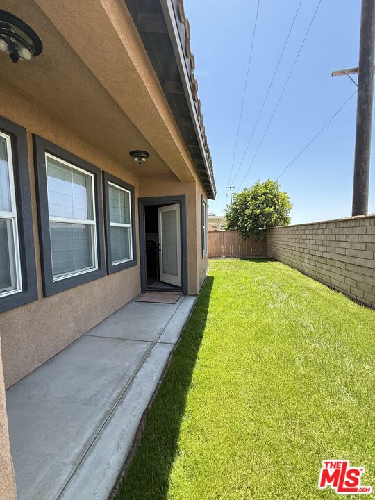 1629 Julia Way Riverside, CA 92501 - Photo 4 of 30